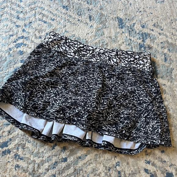Lululemon Circuit Breaker Skirt ice wave size 6 - Picture 4 of 5